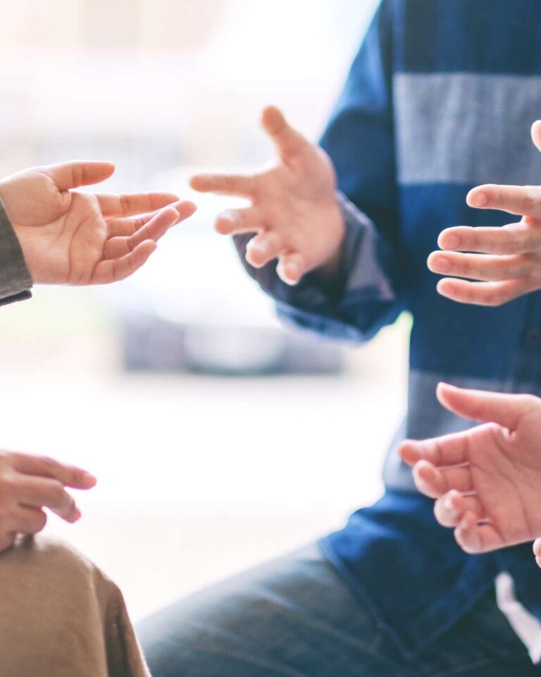 Politischer Austausch im offenen Dialog